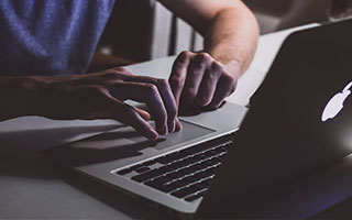 意甲媒体透露：拉齐奥开始担忧边后卫亚当·马鲁西奇的未来，其经纪人已向AC米兰推荐该球员