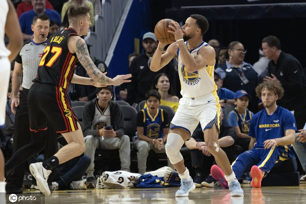 里程碑！库里父子超科赶詹历史第二 3分失准勇三崩再现